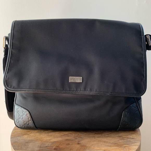 gucci black nylon messenger bag